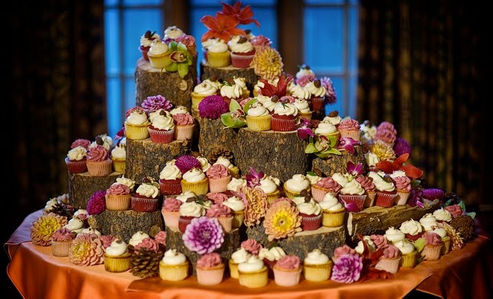 One of the coolest cupcake displays ever By Topping the Cake