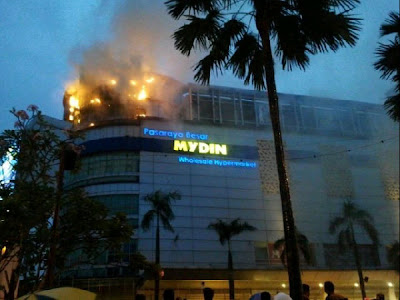 Pasar Raya Mydin Di Subang Jaya Terbakar