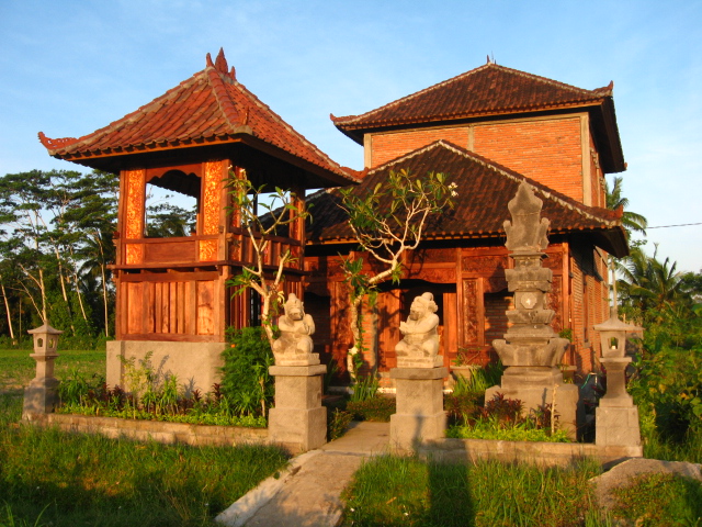 Landscaped Paradise: Bali Traditional House
