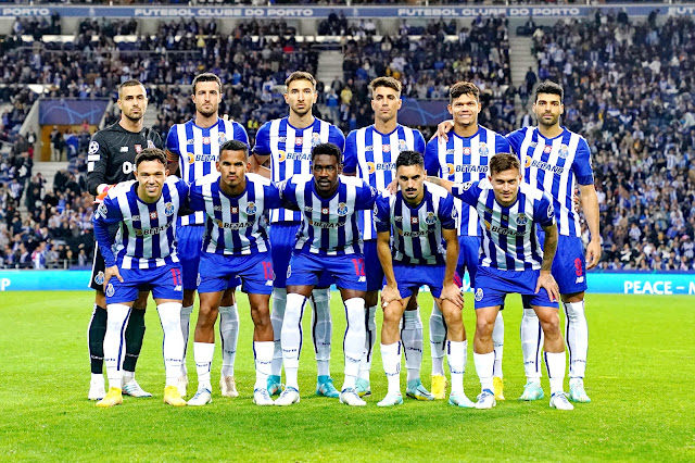 F. C. PORTO. Temporada 2022-23. Diogo Costa, Iván Marcano, Marko Grujić, Fábio Cardoso, Evanilson, Mehdi Taremi. Pepê, Galeno, Zaidu, Stephen Eustáquio, Otávio. F. C. PORTO 2 CLUB ATLÉTICO DE MADRID 1 Martes 01/11/2022, 18:45 horas. Liga de Campeones de la UEFA, fase de grupos, Grupo B, jornada 6. Oporto, Portugal, Estádio do Dragão: 47.546 espectadores. GOLES: 1-0: 5’, Mehdi Taremi. 2-0: 24’, Stephen Eustaquio. 2-1: 90+5’, Iván Marcano, en propia meta.