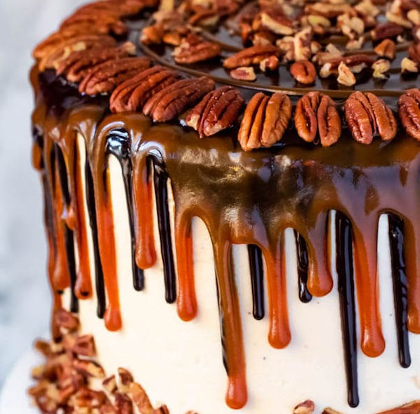 TURTLE CHOCOLATE LAYER CAKE #dessert #caramel
