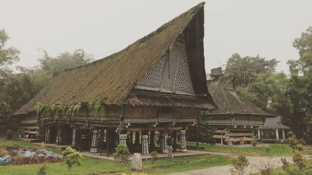 Rumah Bolon Purba