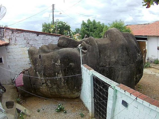 Uma cabeça de Santo Antonio, localizada no municipio de Caridade, no Ceará