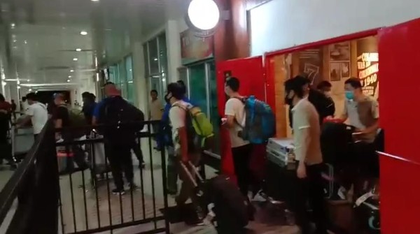 Puluhan TKA China Tiba di Bandara Haluoleo, Kapolda Bilang Mereka dari Jakarta