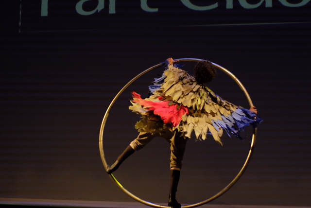 Artista Aro acrobatico em evento de premiação Part Club em São Paulo.