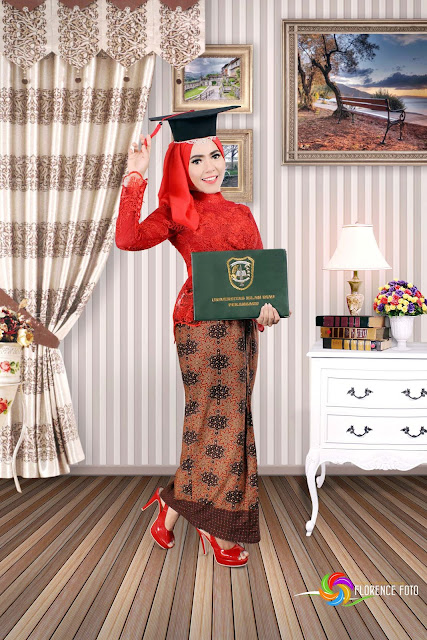 Contoh Foto Wisuda Bersama Keluarga - Simak Gambar Berikut