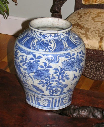 <img src="Chinese Ming jar .jpg" alt="large charger with cobalt FLower jar">