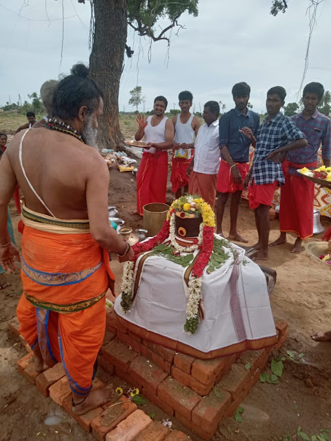 Mysterious Shivlingam found under Neem tree, mysterious shivalingam found, shivalingam found under neem tree, shivalingam images