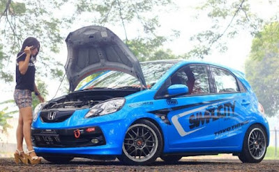 Modifikasi Honda Brio Tampil Elegan dengan Cutting Sticker