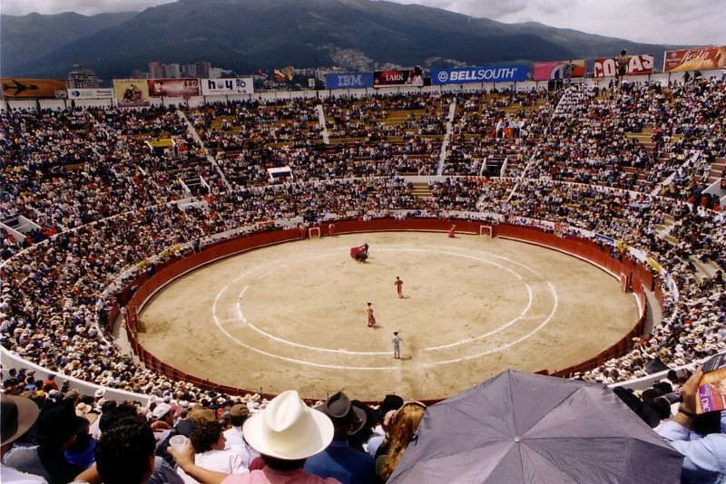 [plaza+toros+Quito_jeremiah+flickr.jpg]