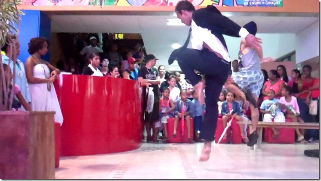VID00613.MP4_snapshot_00.16_[2011.05.02_11.25.19]