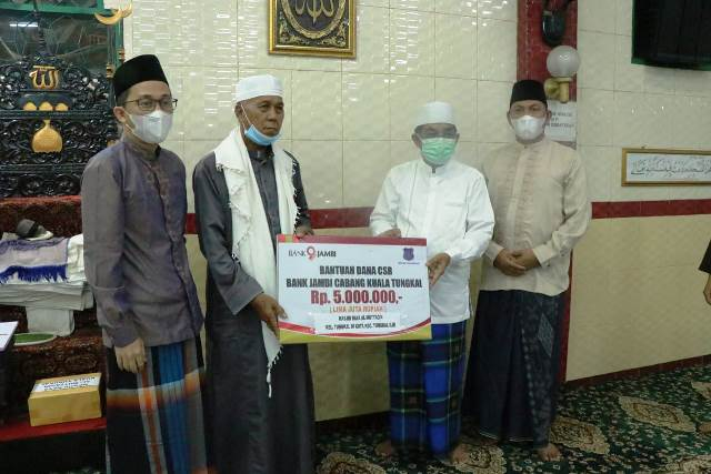 Safari Ramadhan di Masjid Raya Al Mutaqin, Bupati Salurkan CSR dari Bank Jambi