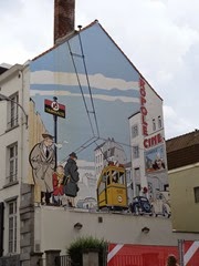2014.08.03-028 BD sur un mur