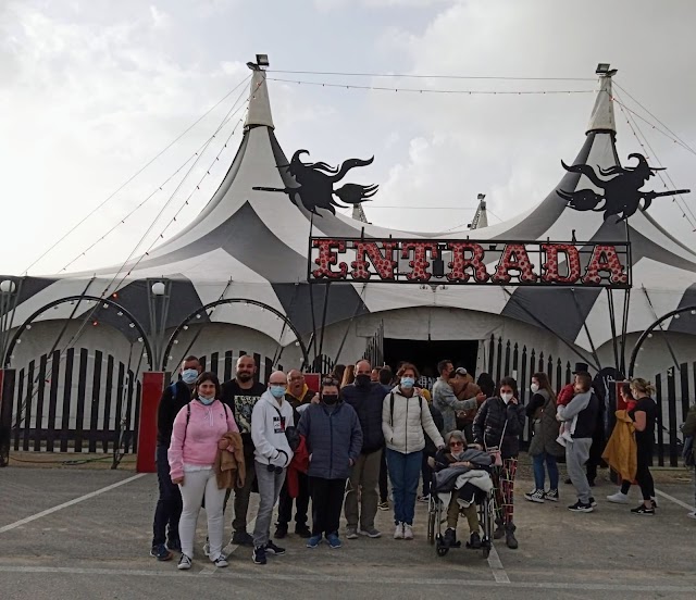 VISITA AL CIRCO ENCANTADO DE LOS USUARIOS DEL CENTRO