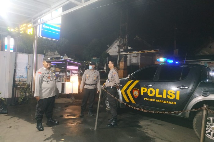 Polsek Pasawahan Rutin Patroli Malam untuk Menjaga Keamanan dan Kenyamanan Masyarakat