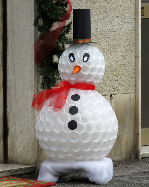 Plastic cup snowman, Corso Amedeo, Livorno