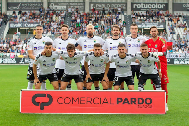 BURGOS C. F. Temporada 2023-24. Edu Espiau, Unai Elgezabal, Esteban Saveljich, Miguel Atienza, Aitor Córdoba, José Antonio Caro. Álex Bermejo, Curro Sánchez, Raúl Navarro, José Matos, Dani Ojeda. BURGOS C. F. 3 🆚 VILLARREAL C. F. B 2 Domingo 15/10/2023, 14:00 horas. Campeonato de Liga de 2ª División, jornada 11. Burgos, estadio El Plantío: 8.931 espectadores. GOLES: ⚽1-0: 50’, José Matos. ⚽2-0: 63’, Álex Bermejo. ⚽2-1: 74’, Andrés Ferrari. ⚽3-1: 89’, Gregorio Sierra. ⚽3-2: 90+5’, Andrés Ferrari.