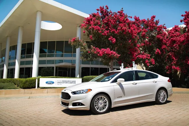 Ford Fusion 2016 - autônomo