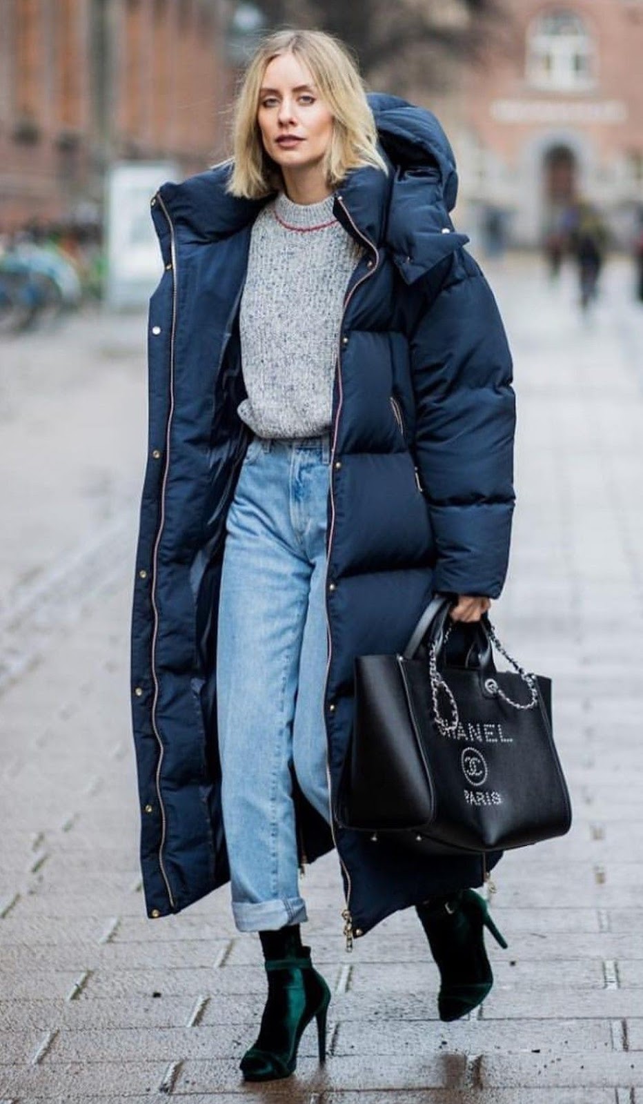 warm outfit to try this winter / parka coat + boyfriend jeans + velvet boots + bag + grey sweater