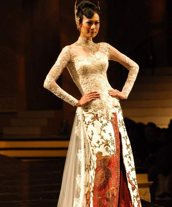 Singapore Weddings  Bridal Style, Tips and Ideas: Kebaya Wedding Dresses Contemporary Looks