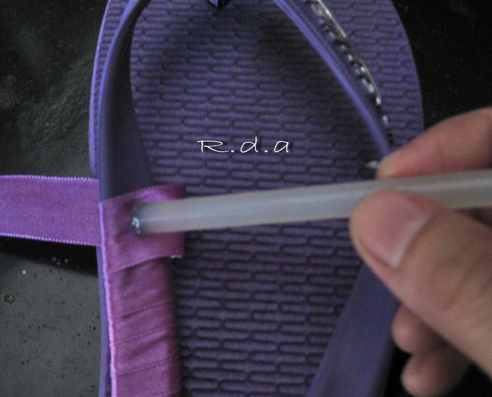 membuat hiasan sandal  dari flanel  bli blogen