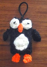 http://translate.googleusercontent.com/translate_c?depth=1&hl=es&rurl=translate.google.es&sl=en&tl=es&u=http://www.crochetaddictuk.com/2013/12/penguin-charmdecoration-free-crochet.html&usg=ALkJrhhRbs57Ky5gK-bPdyTzdrdxqTAIfA