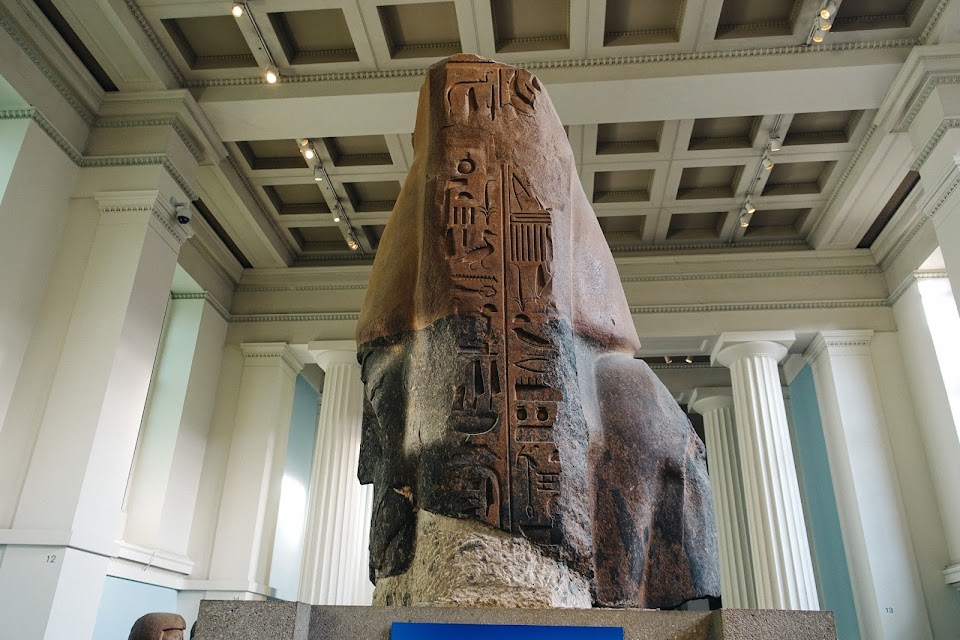 ラムセス２世の巨大座像の上半身（Bust of Ramesses the Great）