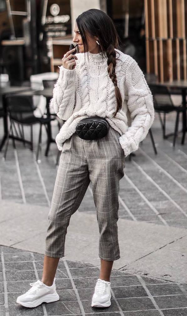 comfy outfit for this fall : plaid pants + sneakers + white knit sweater + black waist bag