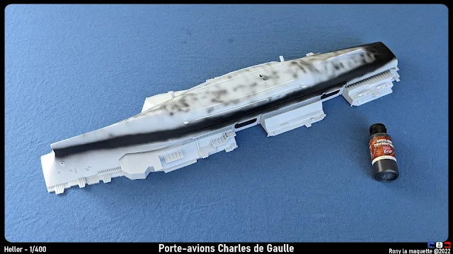 Montage de la maquette du Charles de gaulle d'Heller au 1/400.