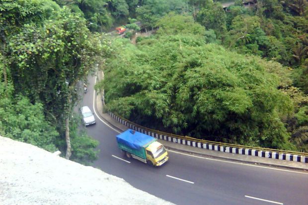 7 Jalan Indonesia Yang Sering Terjadi Kecelakaan Karena Hal Gaib