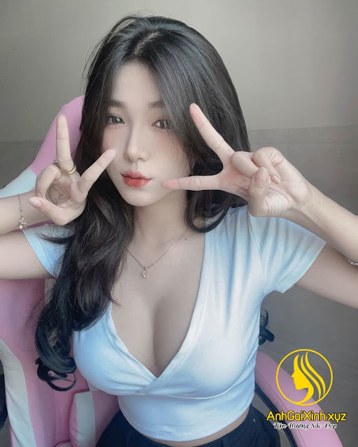 Mi Trần - Hot Girl 2k5 sở hữu thân hình sexy quyến rũ với vòng 1 căng tròn