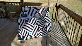 Black and white modern log cabin quilt in Curated Quilts