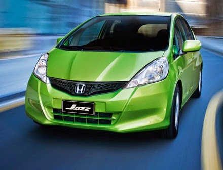 Oto Motif Foto mobil  honda jazz  warna  hijau  yang elegan