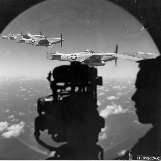 P-51 worldwartwo.filminspector.com B-29 1945