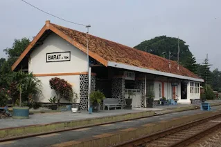 Stasiun Barat dan kini menjadi stasiun Magetan dekat rumah ibu Titim Matun Nasriyah