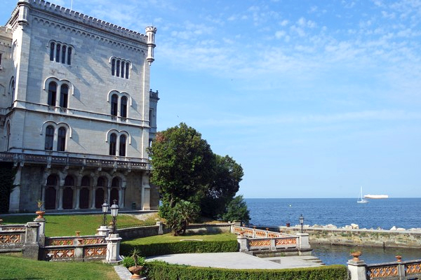 italie trieste castello miramare