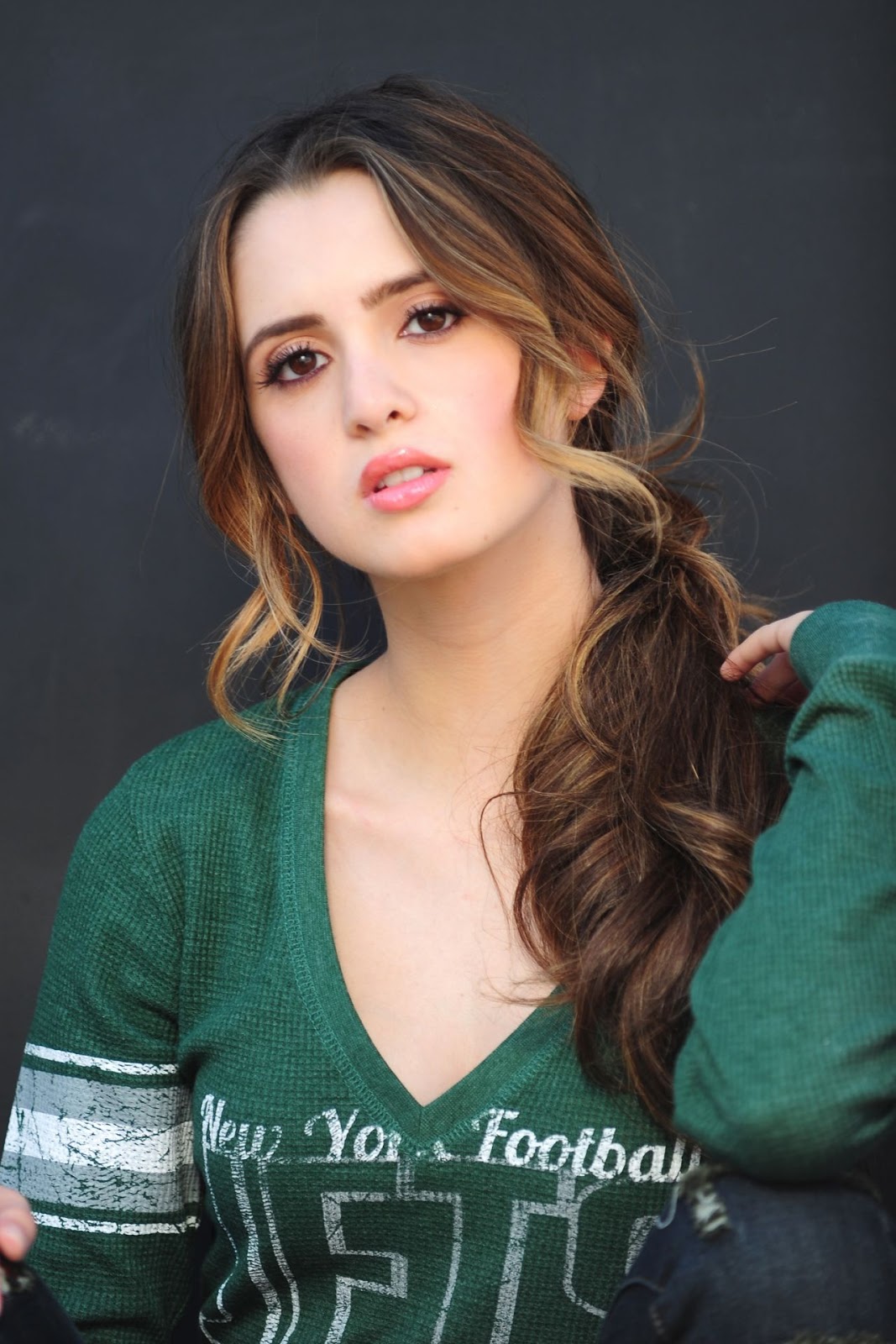 Celebrity Hairstyles: Laura Marano Hairstyle Ideas for 