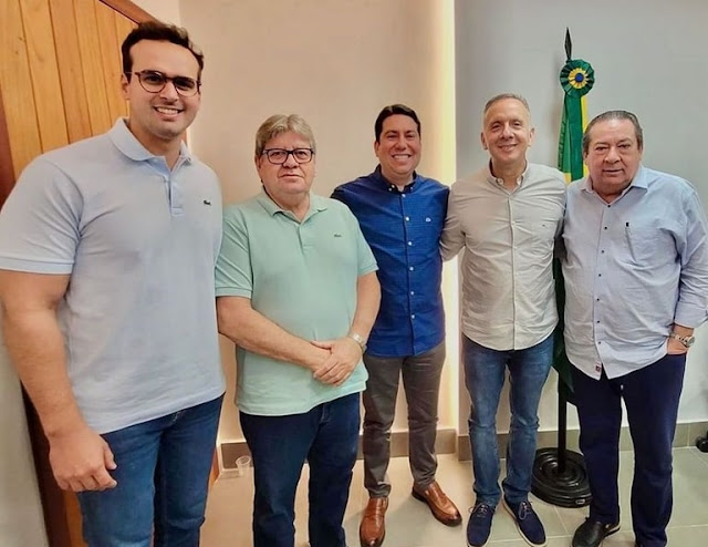 João Azevêdo se reúne com deputados da base aliada e sela aliança para as eleições de 2024 e 2026
