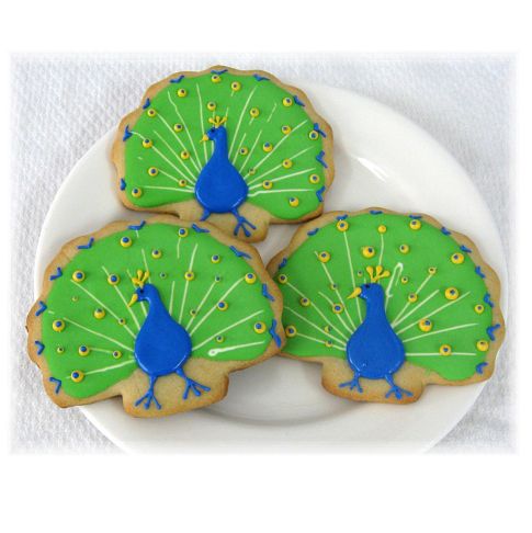 Gorgeous and Edible Peacock Cookie Favors