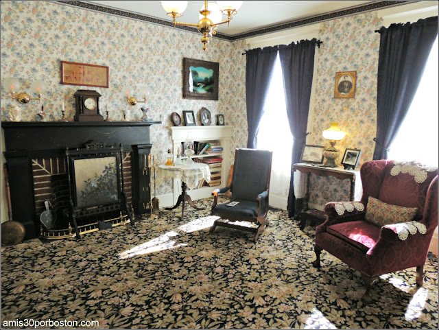 Lizzie Borden Bed & Breakfast Museum: Sala de Estar