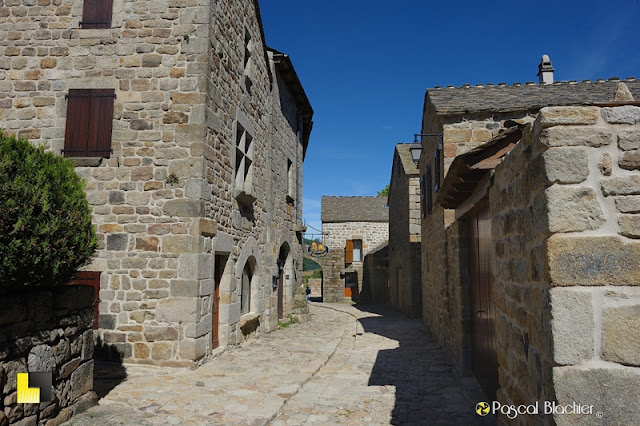 les rues de la garde guérin photo blachier pascal