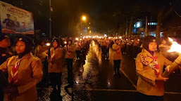 Semarak Tercipta di Kota Bukittinggi Saat Ratusan Anggota Pramuka Lakukan Pawai Taptu, Arak Obor