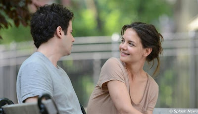 Luke Kirby y Katie Holmes en imágenes de 'Mania Days'