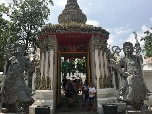 Chinese warriors statues wat pho