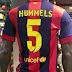 Lojas na Espanha vendem camisa do Barcelona com o nome de Hummels