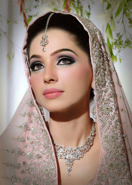 New Fashion Styles: Stylish Pakistani Bridal Makeup 2013