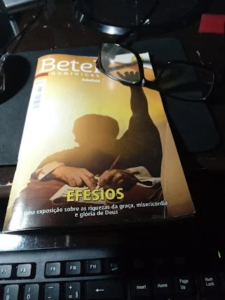 E ele mesmo deu uns para apóstolos, e outros para profetas, e outros para evangelistas,  e outros para pastores e doutores, Efésios 4.11.