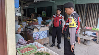 PERSONIL POLSEK LENDAH SAMBANG PASAR TRADISIONAL