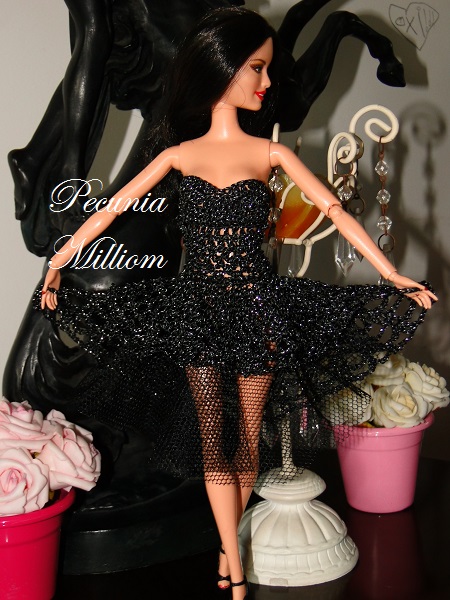 Vestido de Crochê Para Barbie - Cisne Negro  Criação de Pecunia MillioM