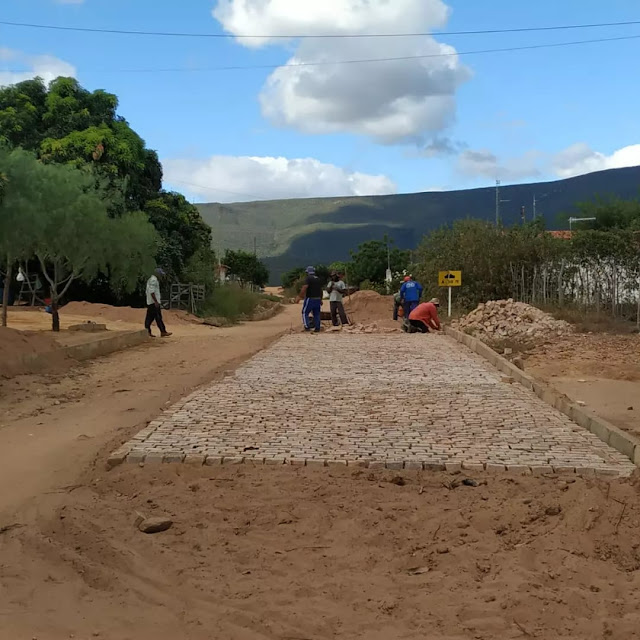 Abaíra/BA:  Prefeitura retoma as obras de pavimentação na comunidade de Barra